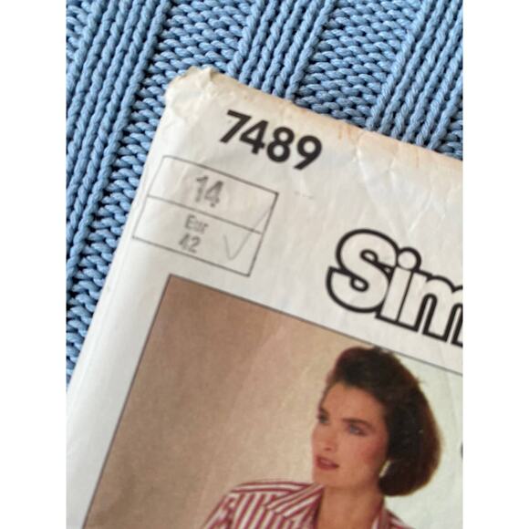 Simplicity 7489 swing skirt top pattern - Picture 2 of 5